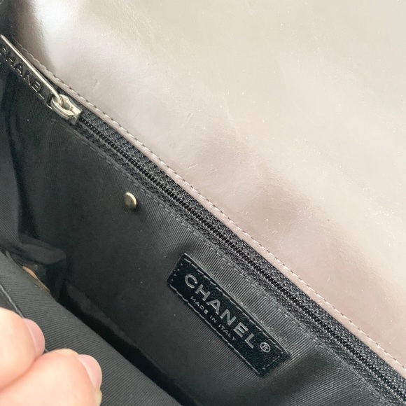 🎉HOST PICK 🎉Chanel Le Boy Old Medium - Picture 5 of 7